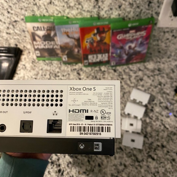 Xbox One S - Picture 3 of 4